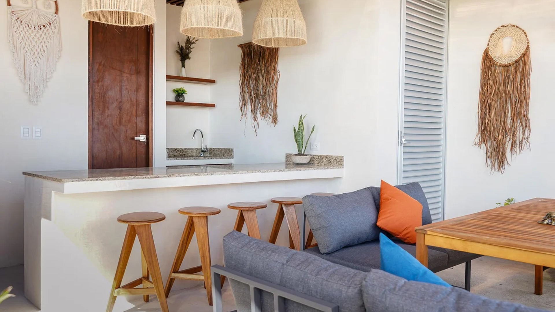 Image of a Outdoor Lounge, featuring Covered Patio and Outdoor Wet Bar.