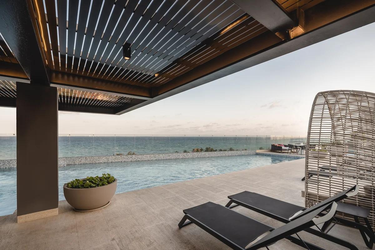 Image of Swimming Pool at Singular Dream, featuring Ocean View, Infinity Pool.