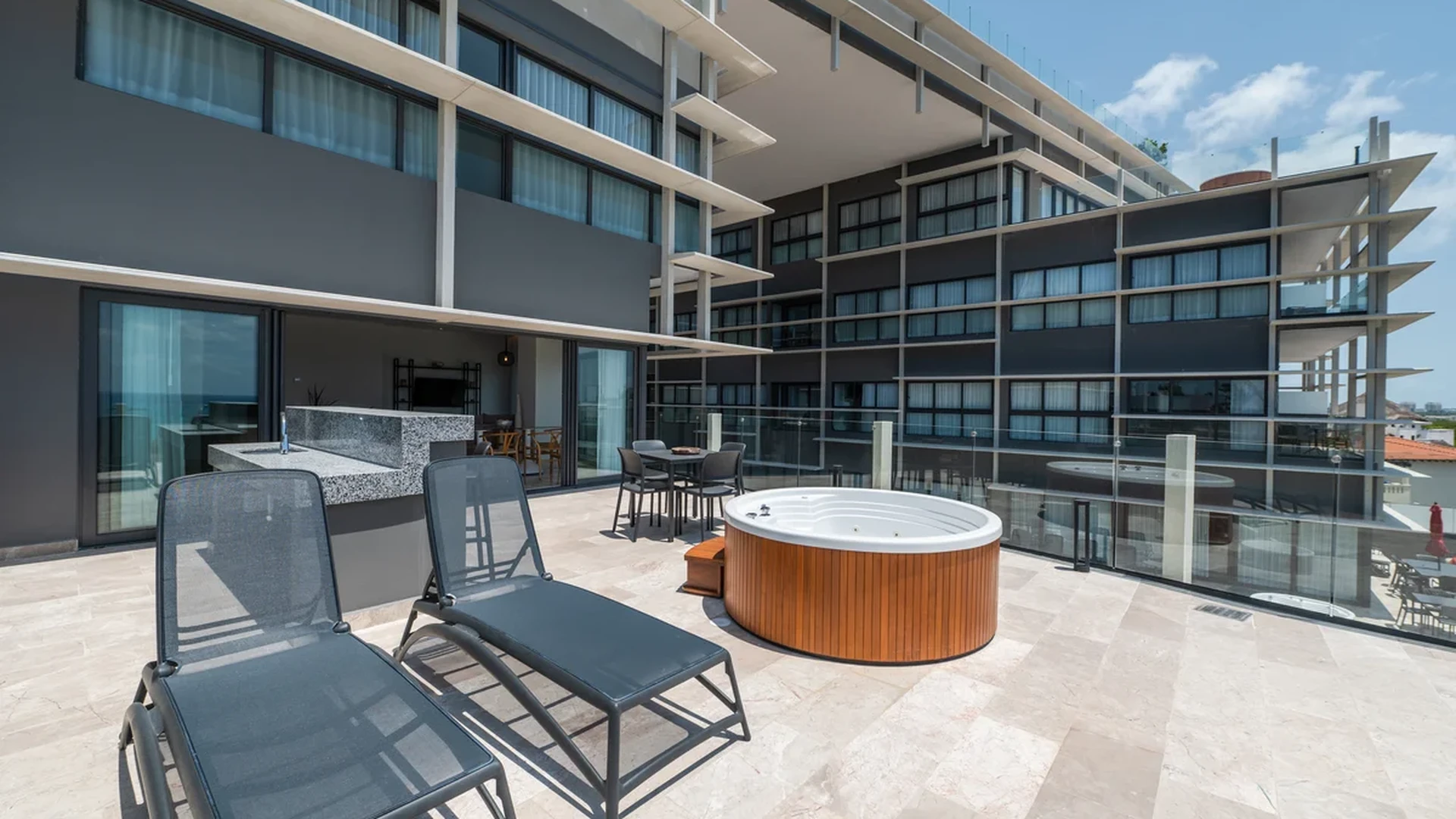 Image of Jacuzzi at Singular Dream, featuring Private Terrace, Rooftop Jacuzzi.