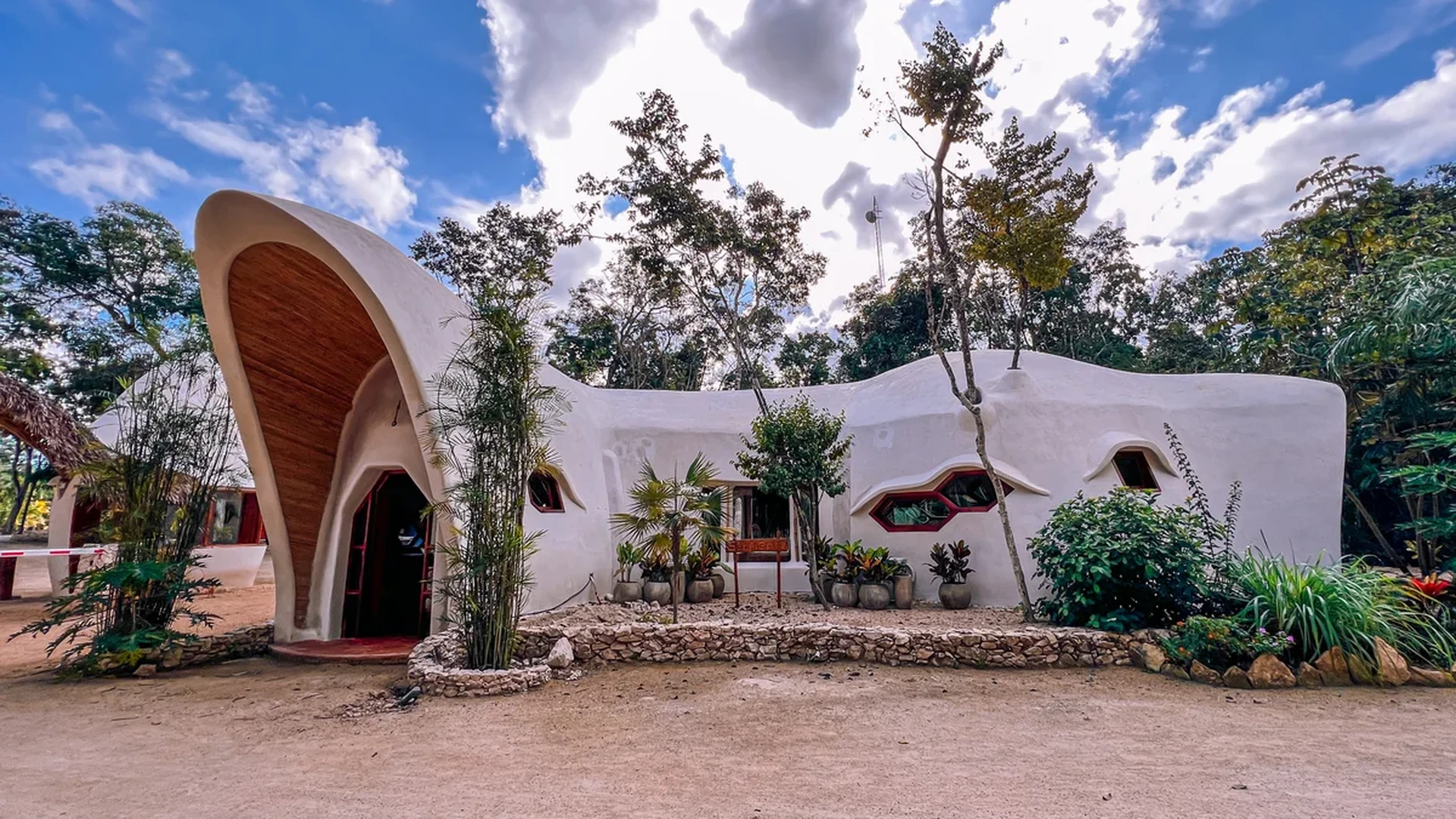 Image of Garden at Green Dream, featuring Unique Architecture, Organic Design.