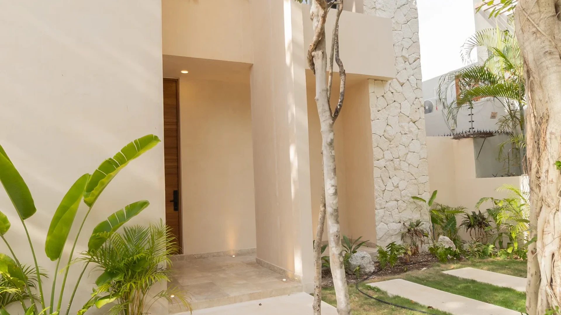 Image of Garden at Villas INMOVA, featuring Modern Exterior, Stucco Facade.