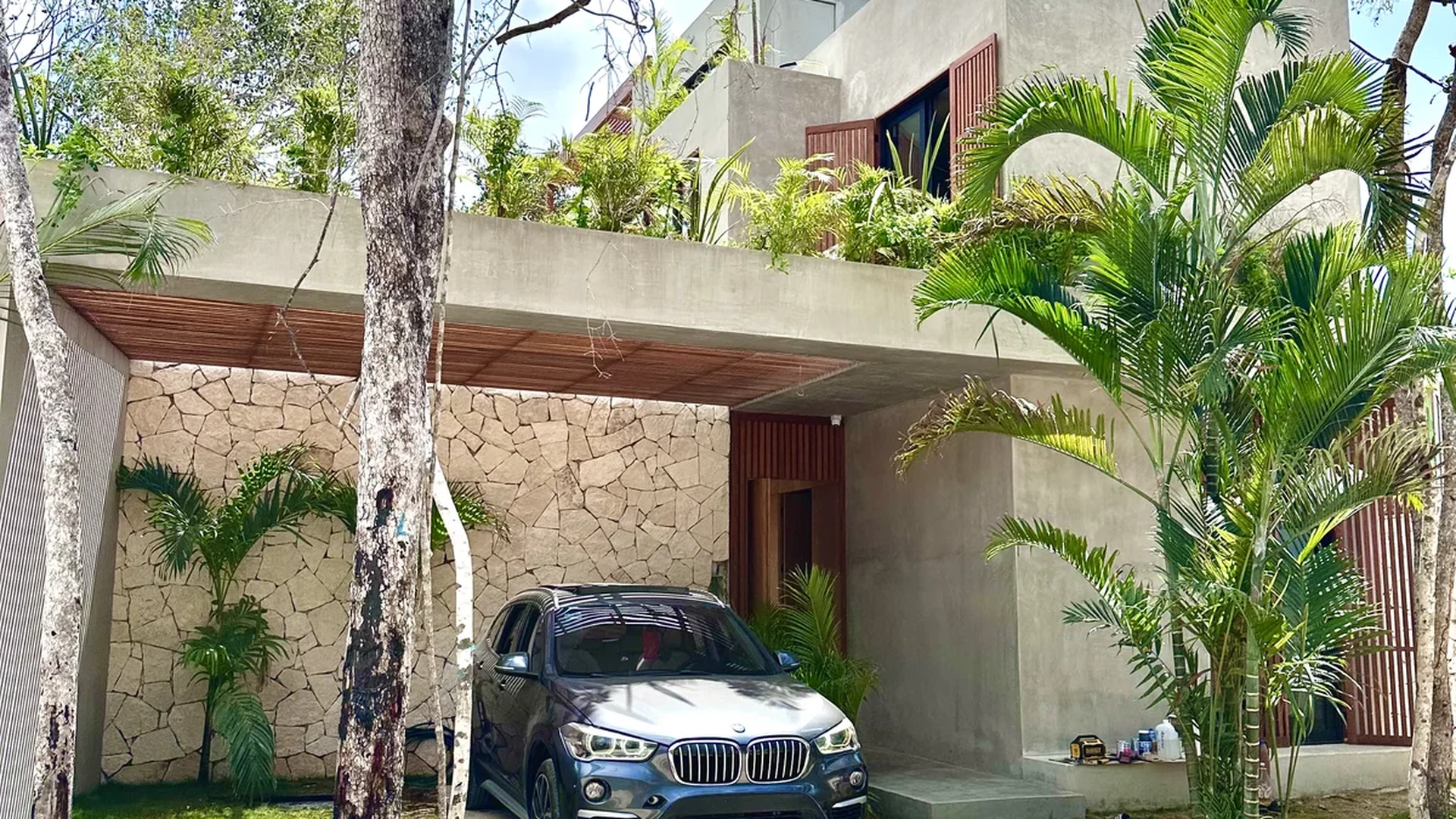 Image of Garden at Xanbel, featuring Modern Architecture, Concrete Facade.