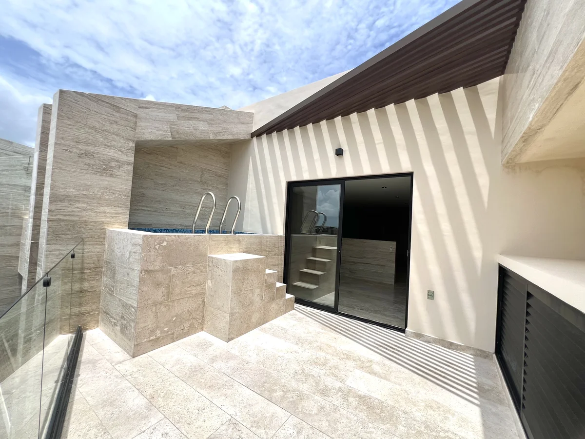 Image of Swimming Pool at Amaru, featuring Rooftop Pool, Plunge Pool.