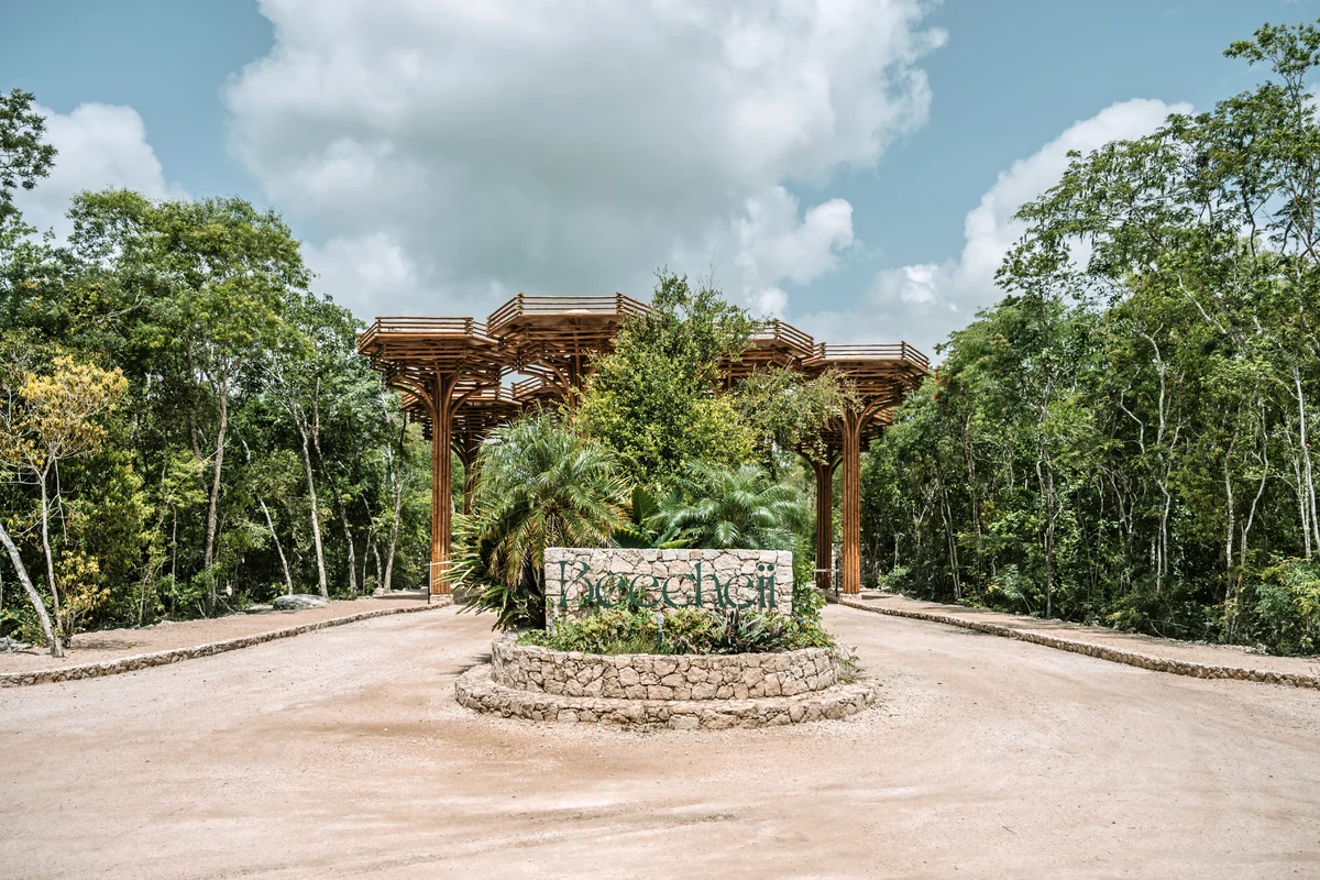 Image of Garden at Beecheii, featuring Grand Entrance, Property Gateway.