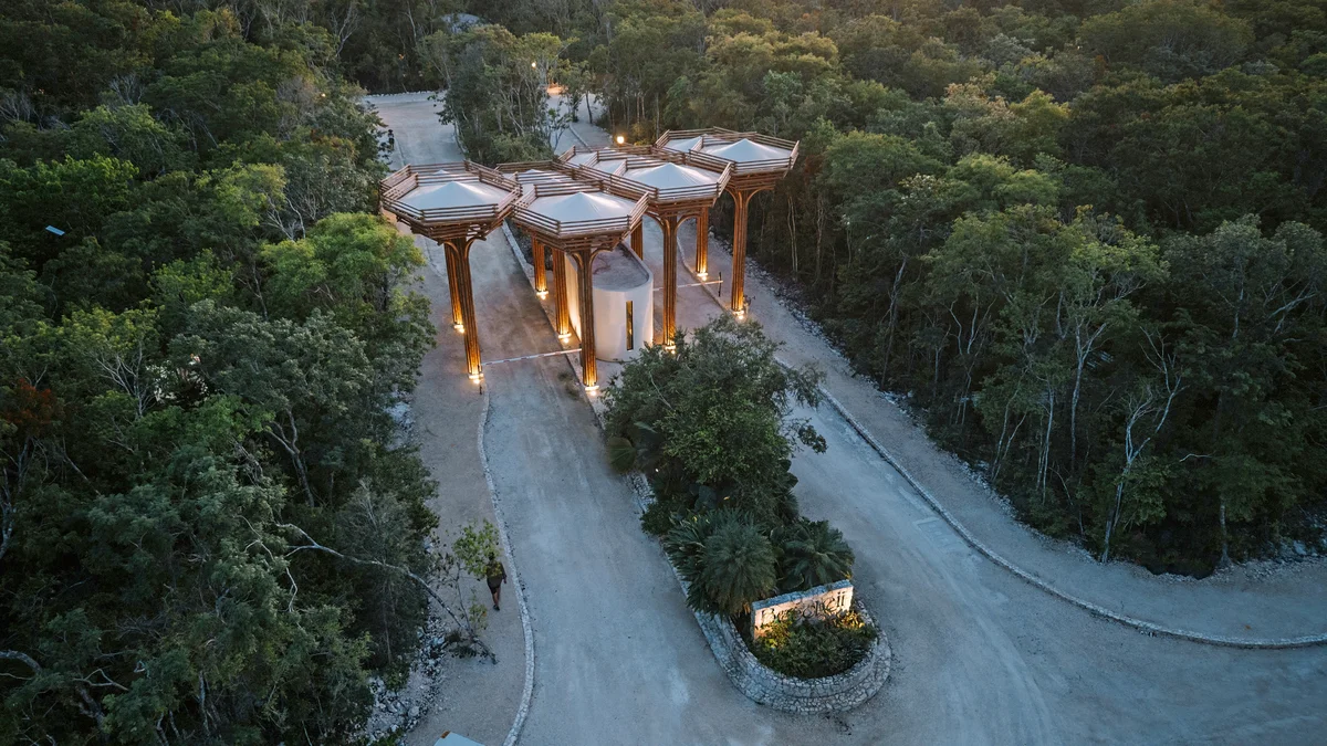 Image of Garden at Beecheii, featuring Grand Entrance, Architectural Design.