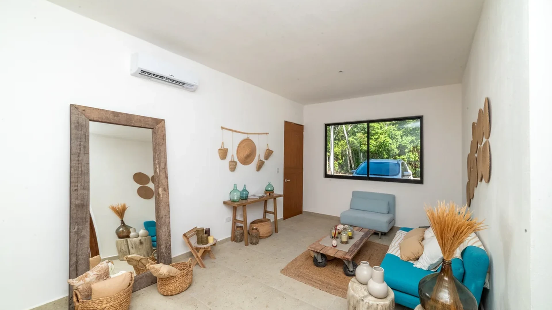 Image of Lounge at Kim-Koba, featuring Living Room, Bohemian Decor.