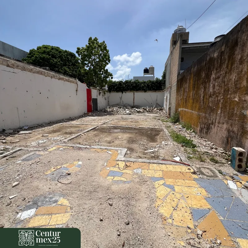 A three-panel collage illustrating the demolition progress for Centurmex 25. The first panel shows a building behind a black construction fence, the middle panel features an excavator actively demolishing the structure, and the final panel shows t...