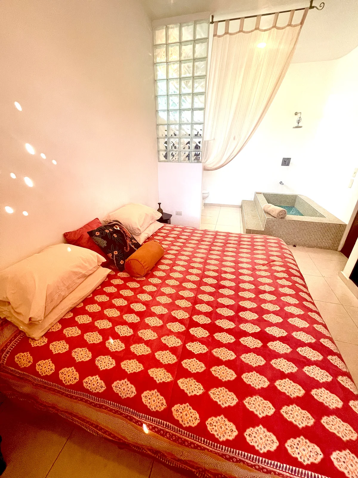 Image of Jacuzzi at Casa Dragonfly, featuring Bedroom, Jacuzzi.