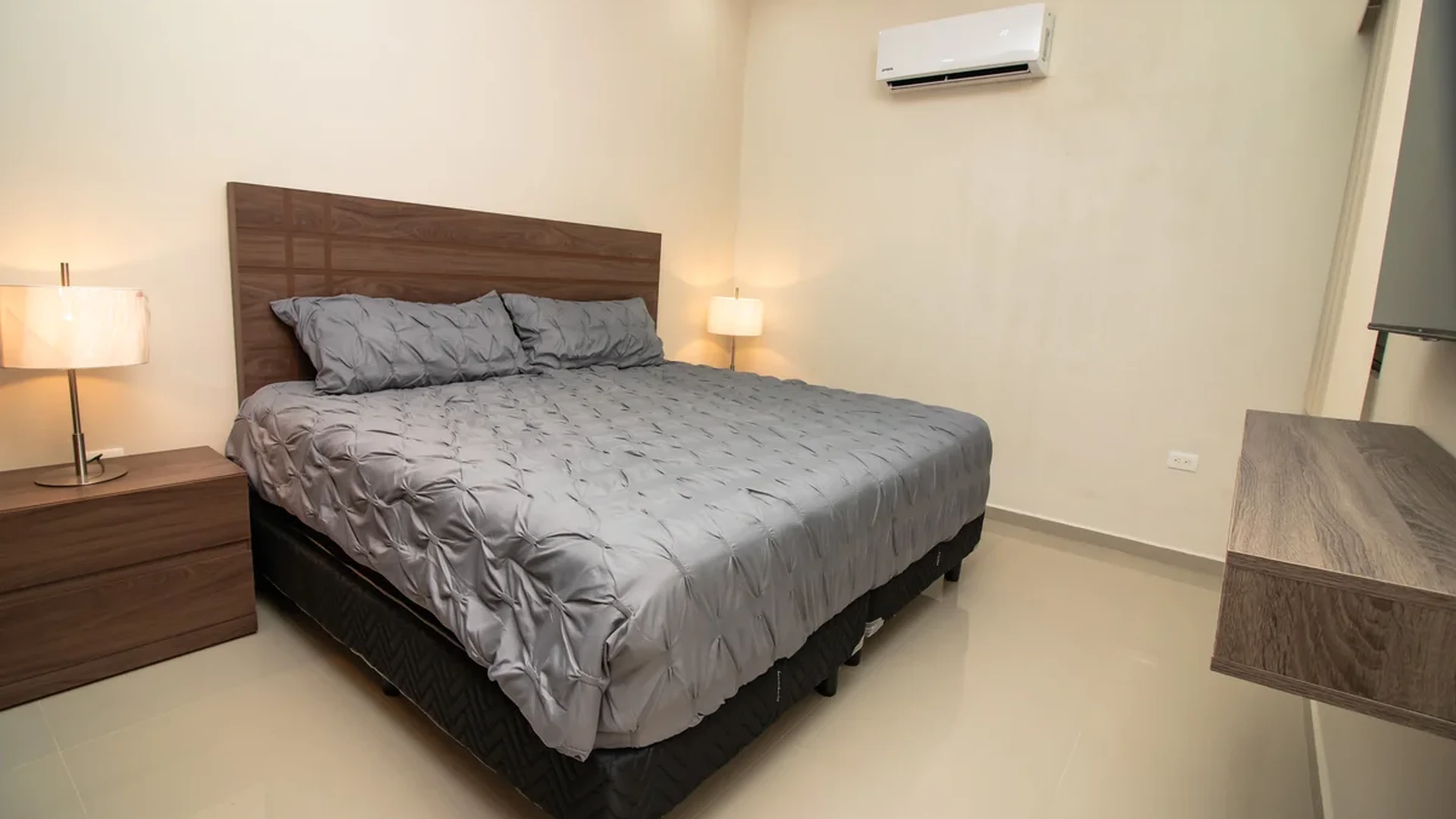 View of Bedroom at Torre 25, showcasing Modern Bedroom, King Size Bed.