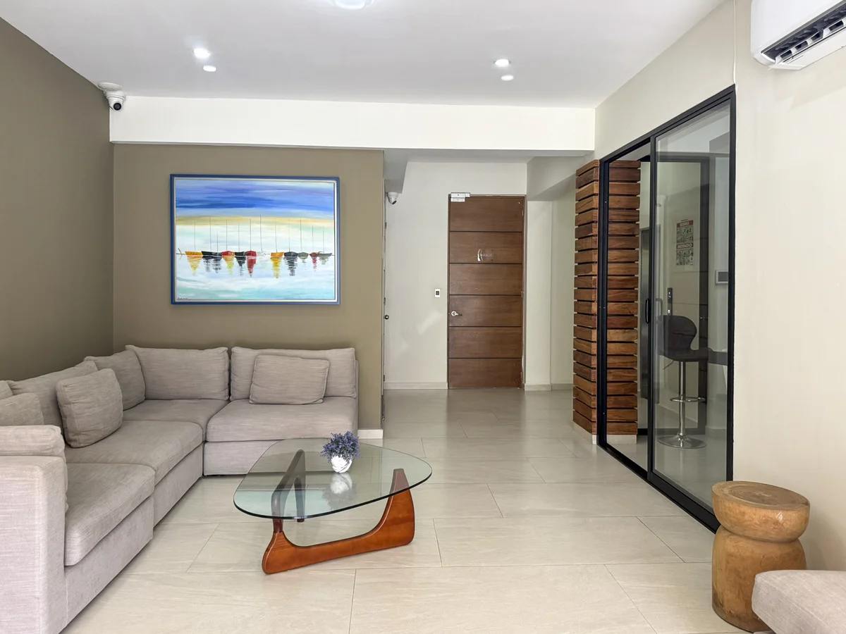 Image of Lounge at Torre 25, featuring Lounge Area, Modern Interior.