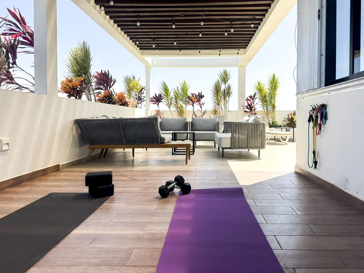 Image of Rooftop Terrace at Torre 25, featuring Rooftop Terrace, Outdoor Lounge.