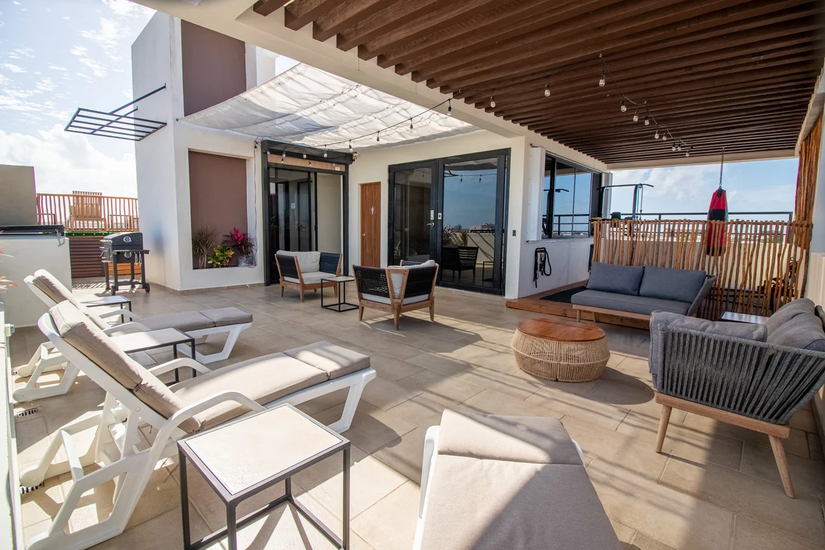 Image of Rooftop Terrace at Torre 25, featuring Rooftop Terrace, Outdoor Lounge.