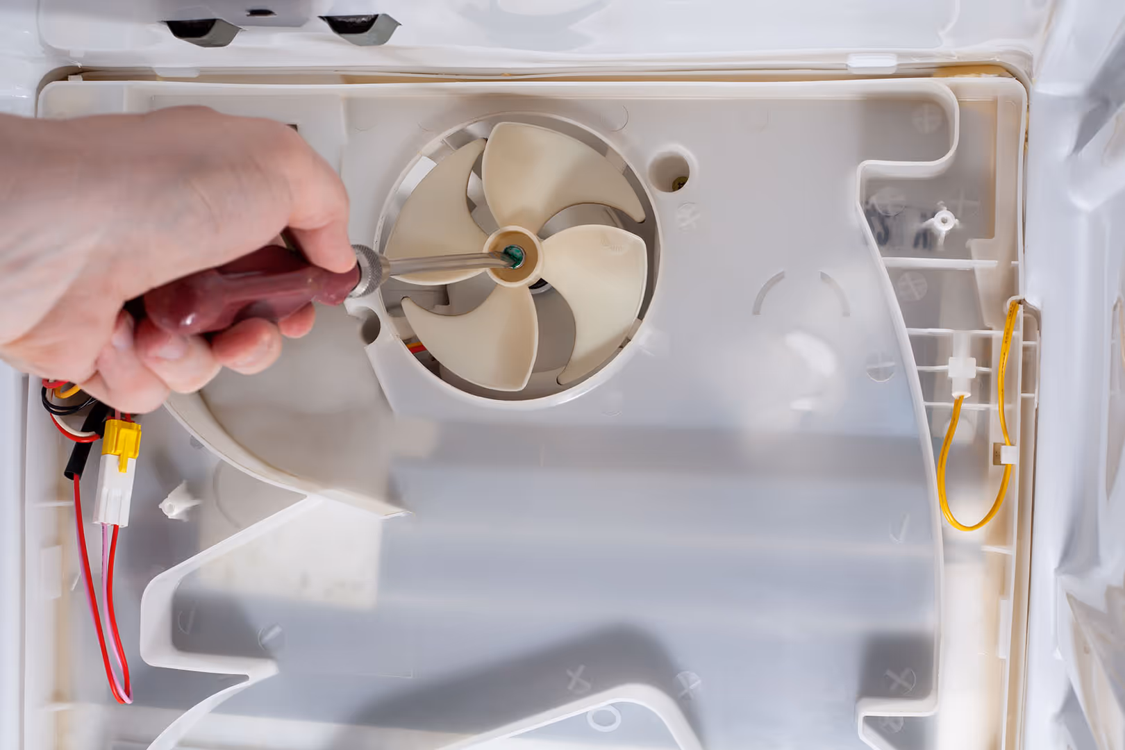 Maintenance on a refrigeration device