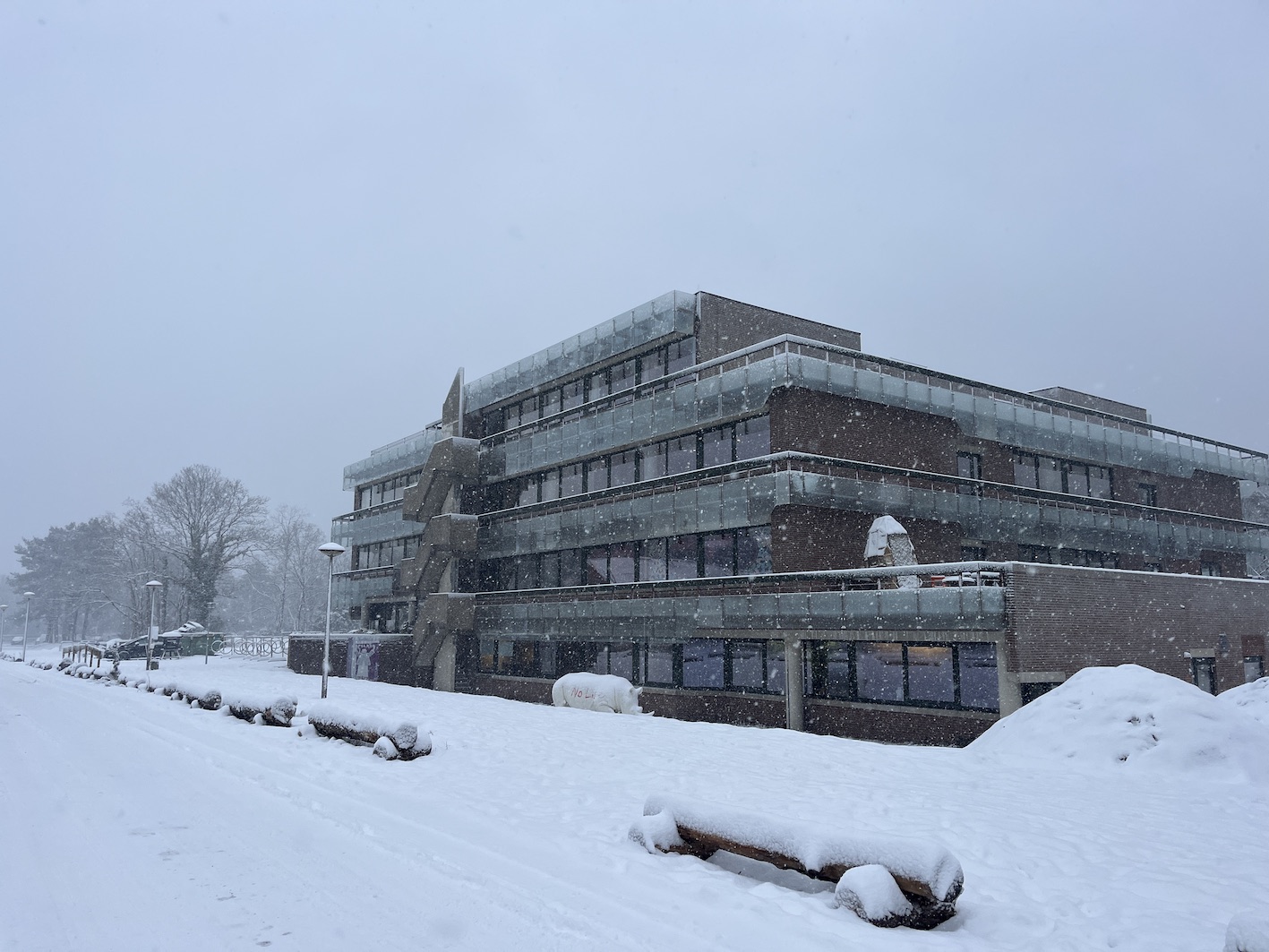 Gebouw in sneeuw