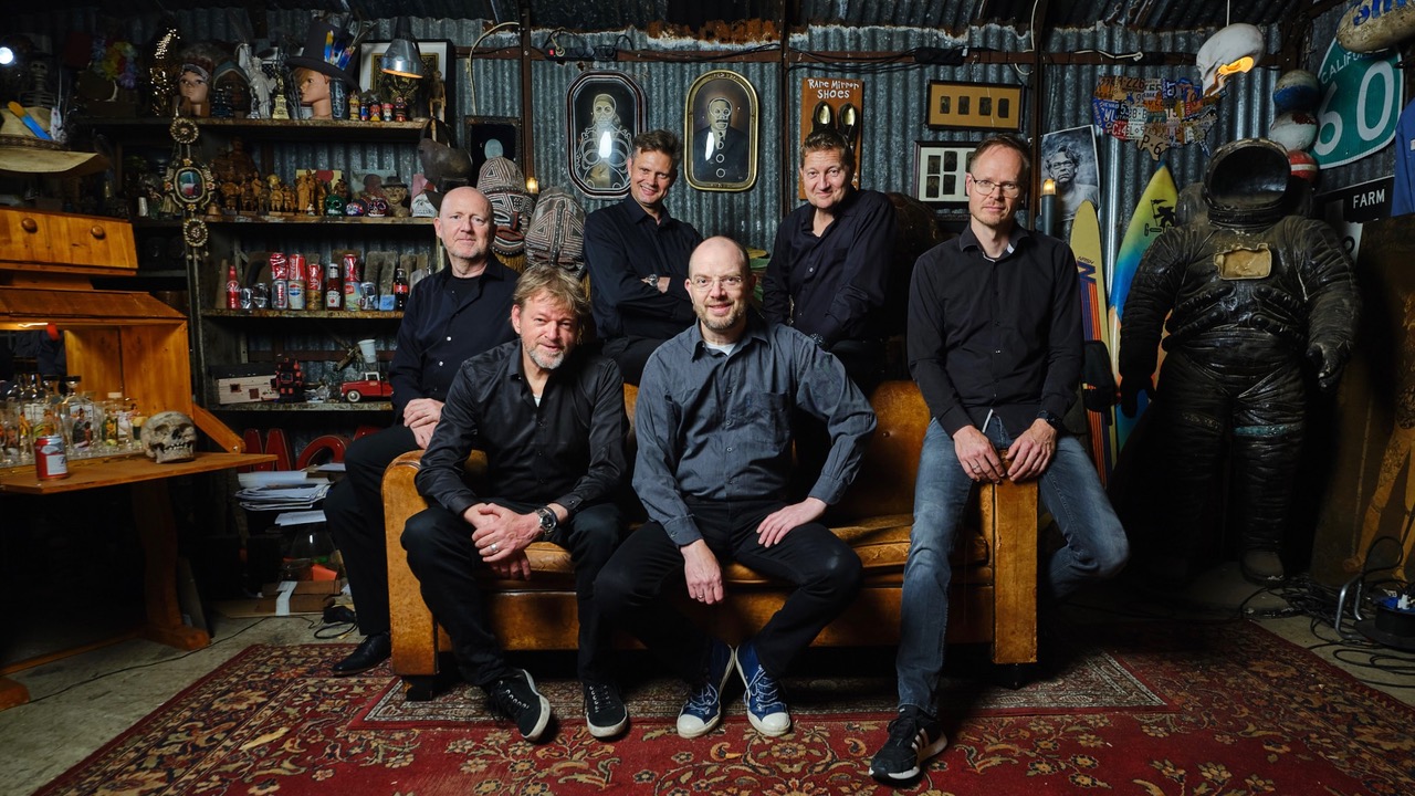 Hoes nieuwe plaat/Bandleden van Travertime poseren