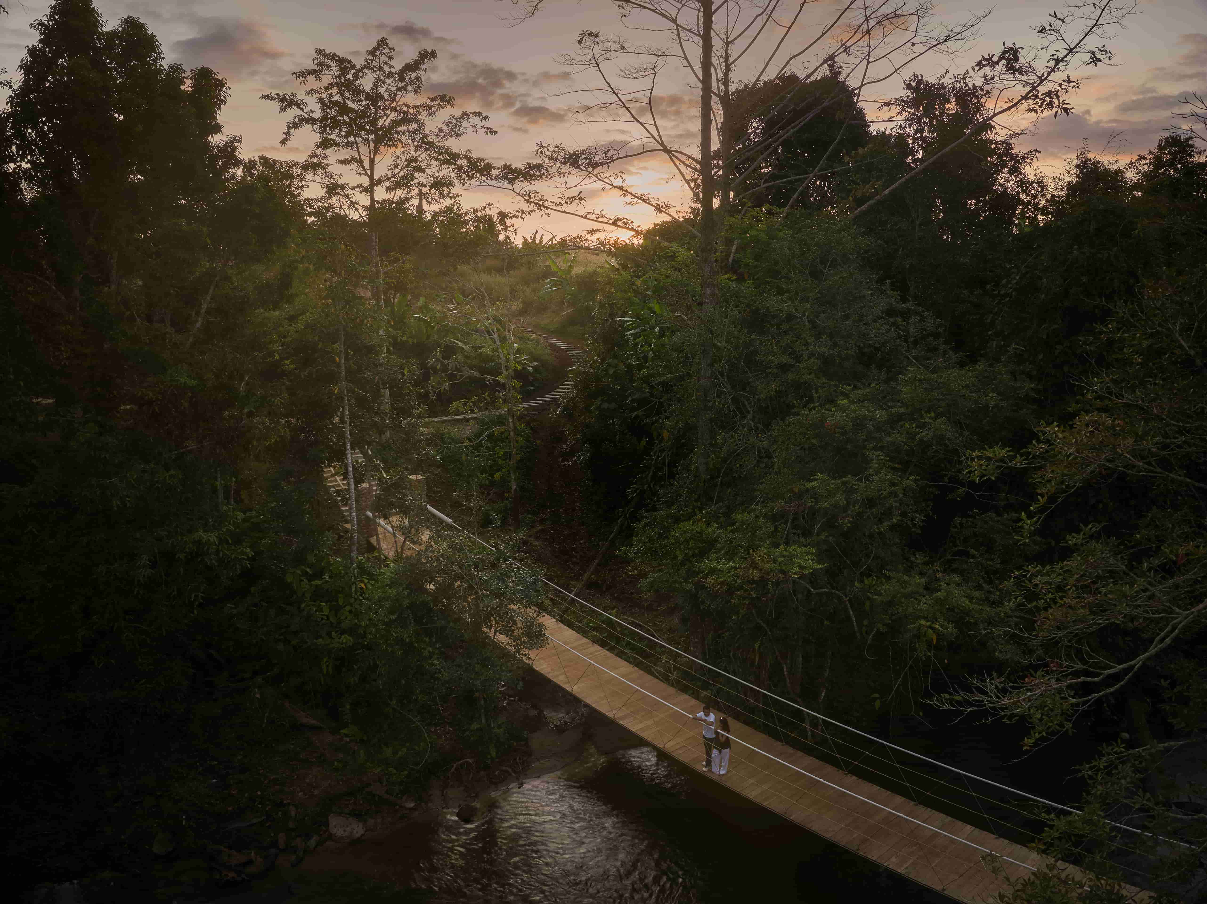 Breakfast in front of the river
