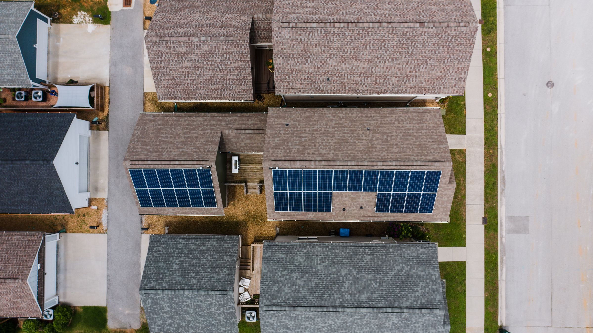 Aerial view of an Australian suburban neighbourhood with rooftop solar, the residential market shaped by federal and state solar incentives.