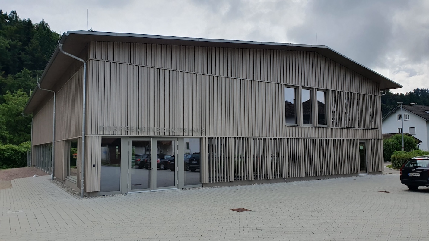 [team] image of teamwork in the studio