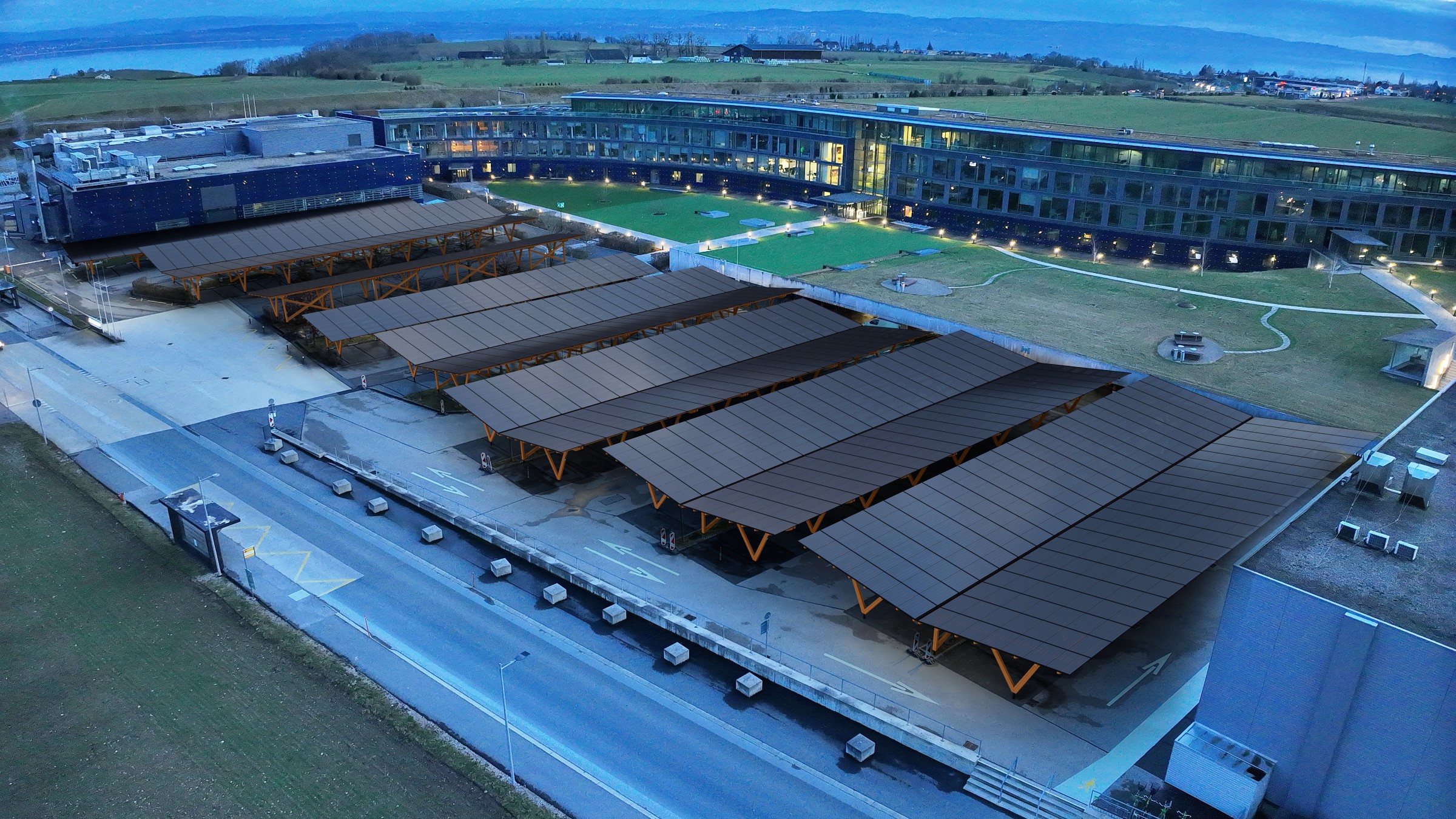 Grosser Mitarbeiterparkplatz - viel saubere Energie