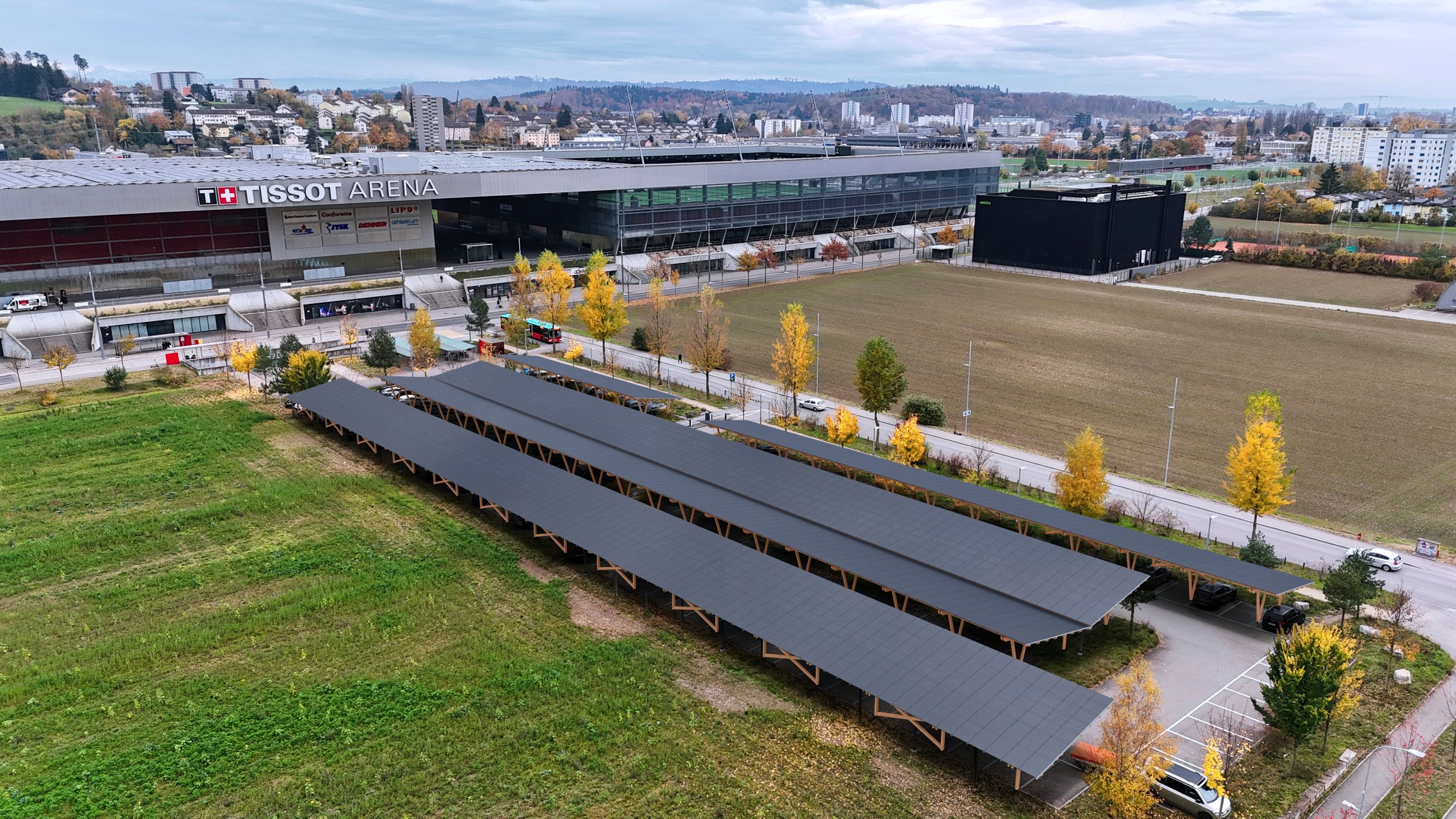 Parkplätze, die Industrie und Stadien mit Energie versorgen