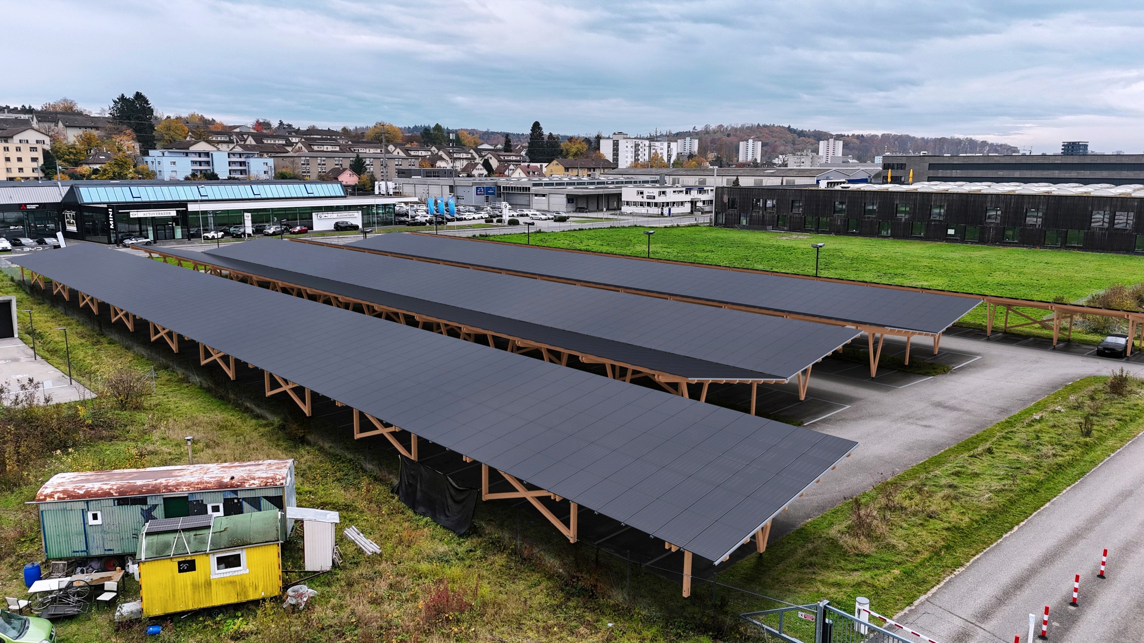 Parkplätze, die Industrie und Stadien mit Energie versorgen