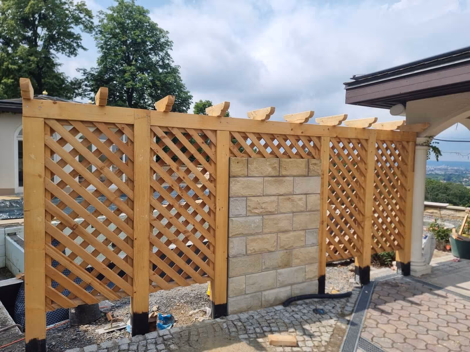 Ein handgefertigter Zaun.