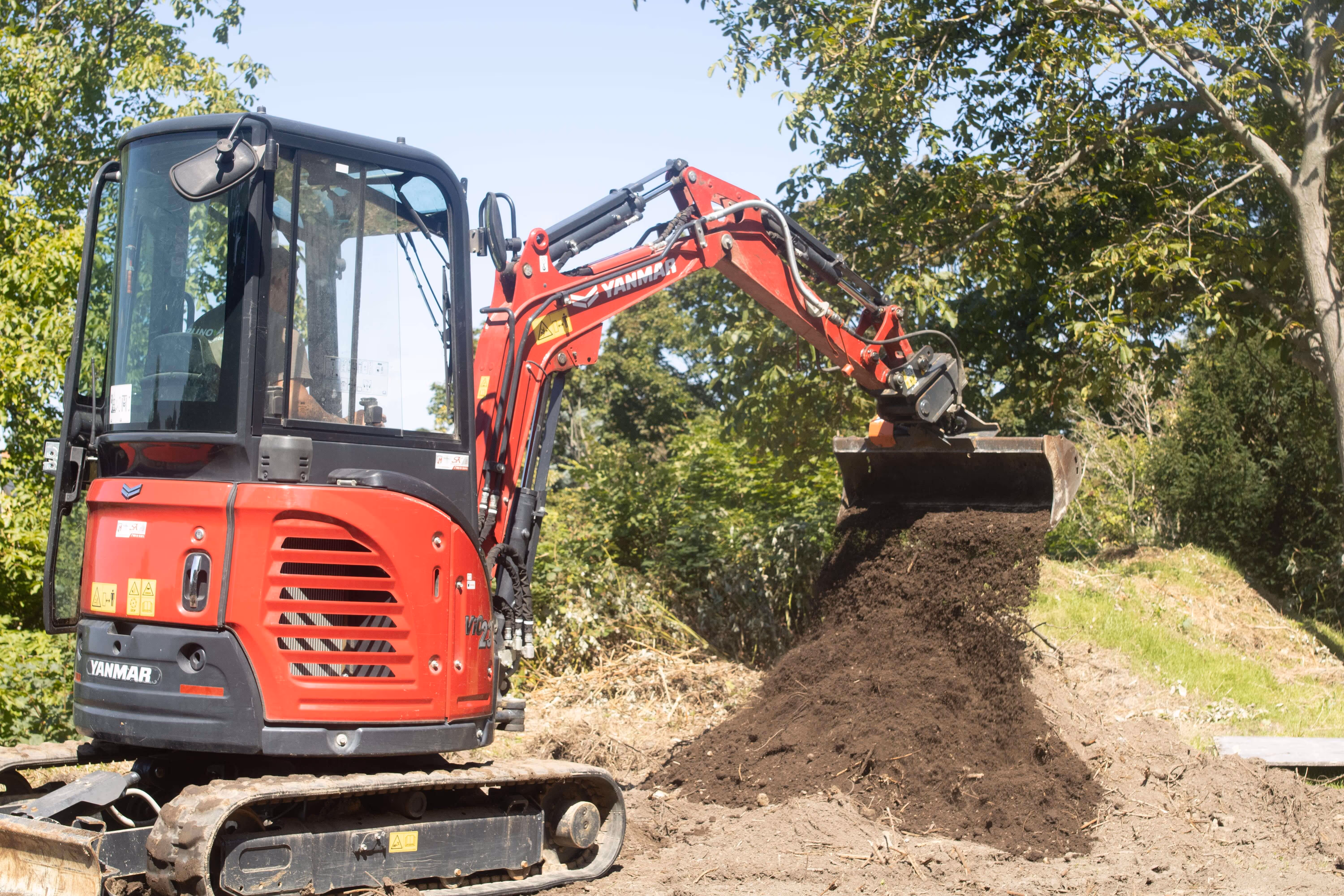 Baggerarbeiten die durch Mitarbeiter ausgeführt wurden.