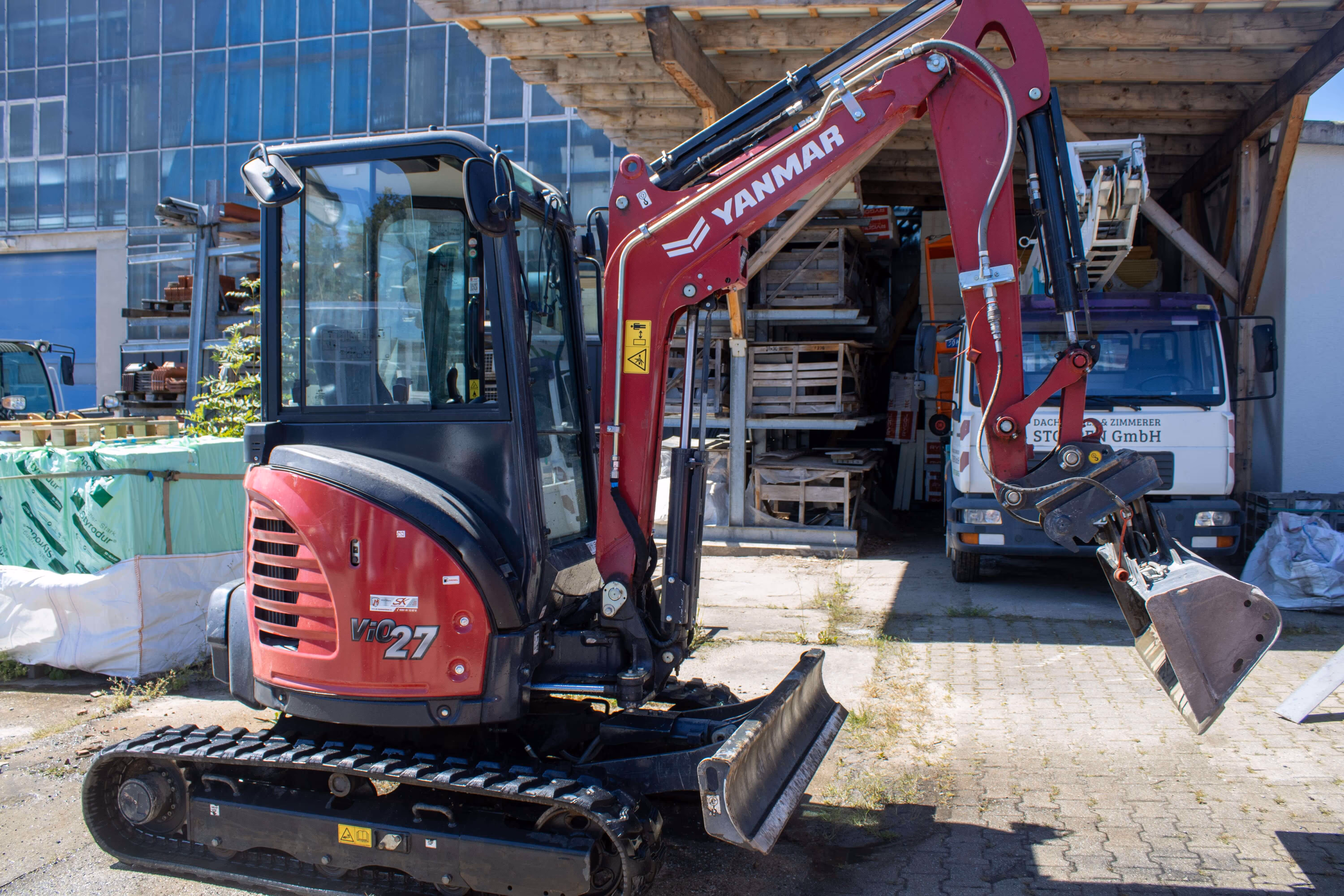 Foto eines Baggers der Grünovation GmbH.