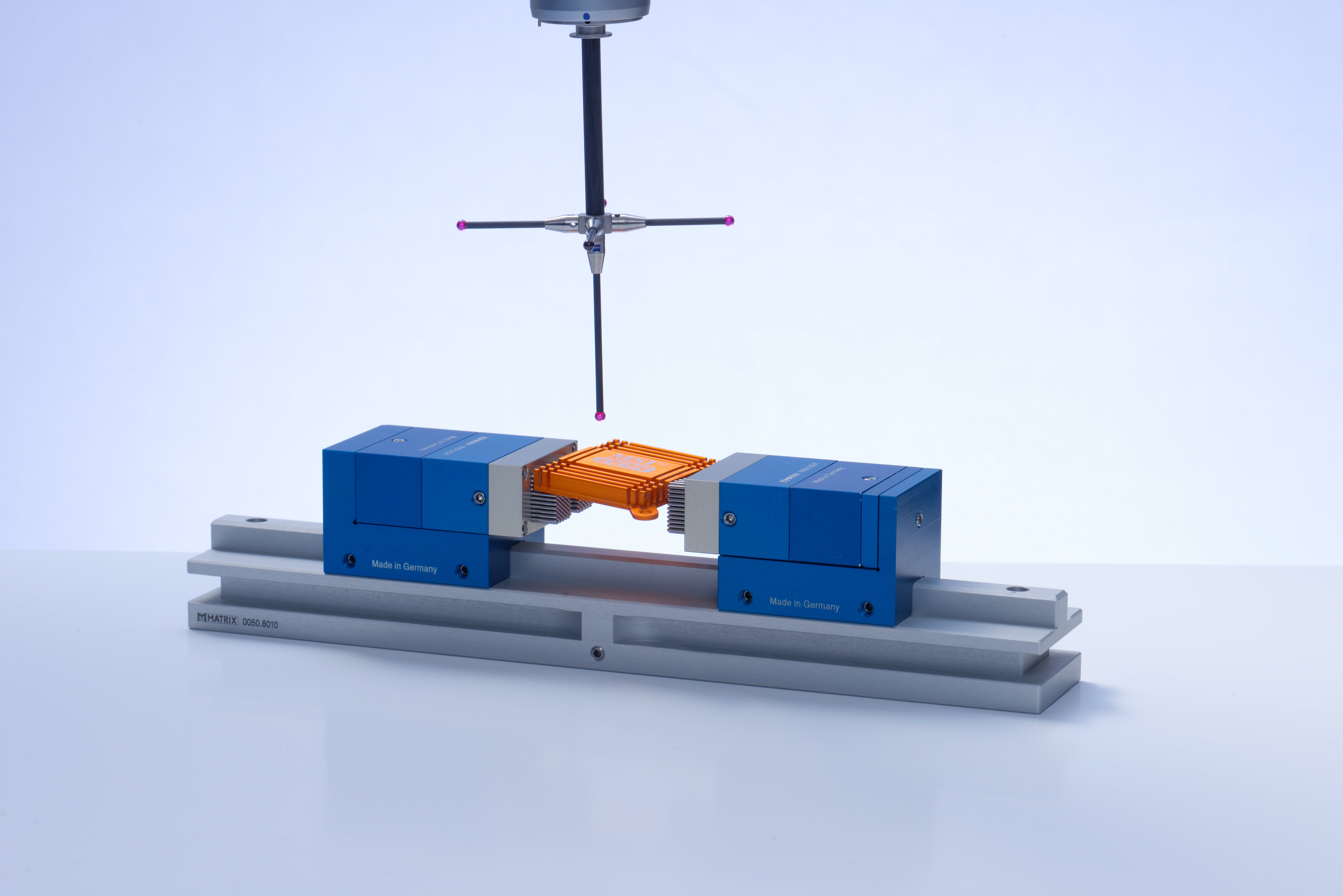 MATRIX_X-Grip Mini  with workpiece and metrology device
