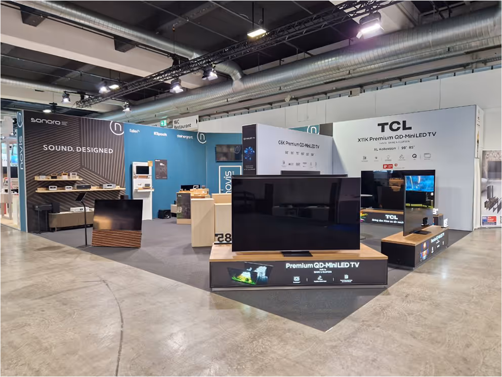 Novis & TCL beeindruckten an der HomeFair 25 mit offenem, elegantem Standdesign – von smartem Sound bis zu imposanten MiniLED-TVs.