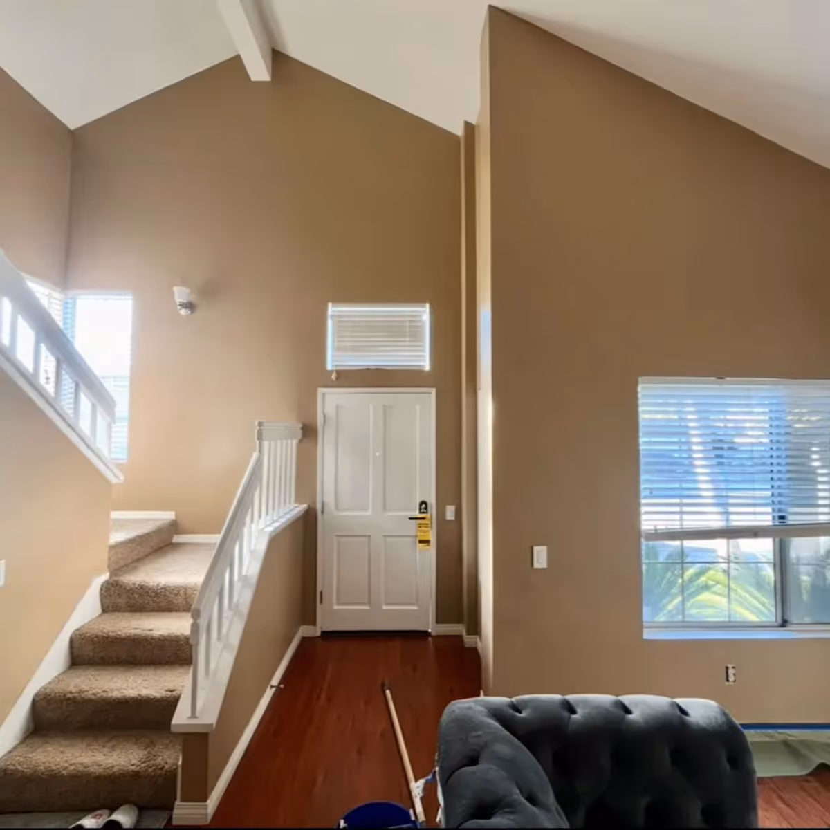 A Yorba Linda living room before being painted by Tiger's Painting.