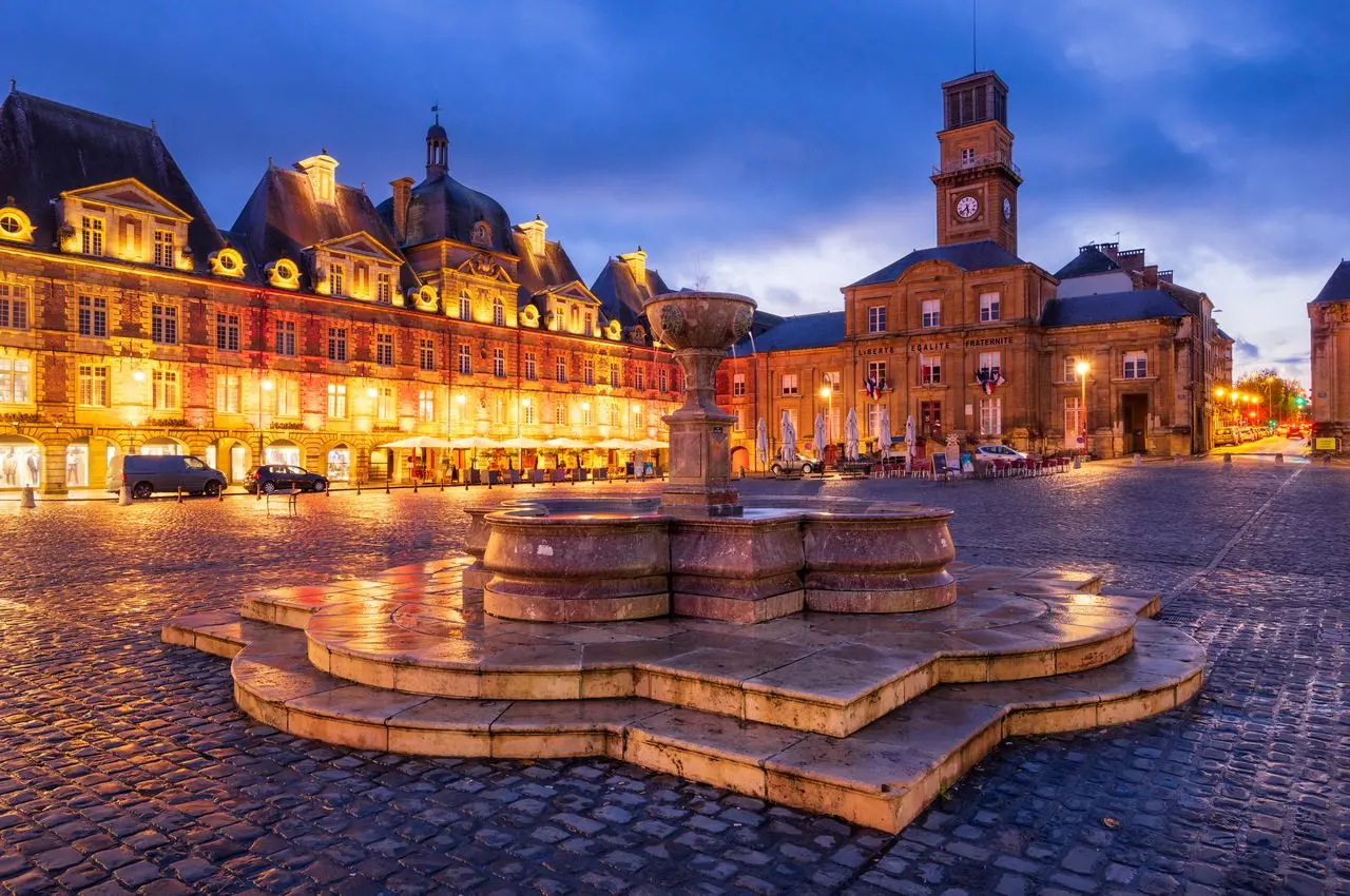 Place ducale dans la ville de Charleville-Mézières