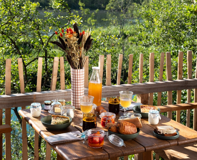 Breakfast on the bed - Coucoo Cabanes - Cabanes de l'Orvanne