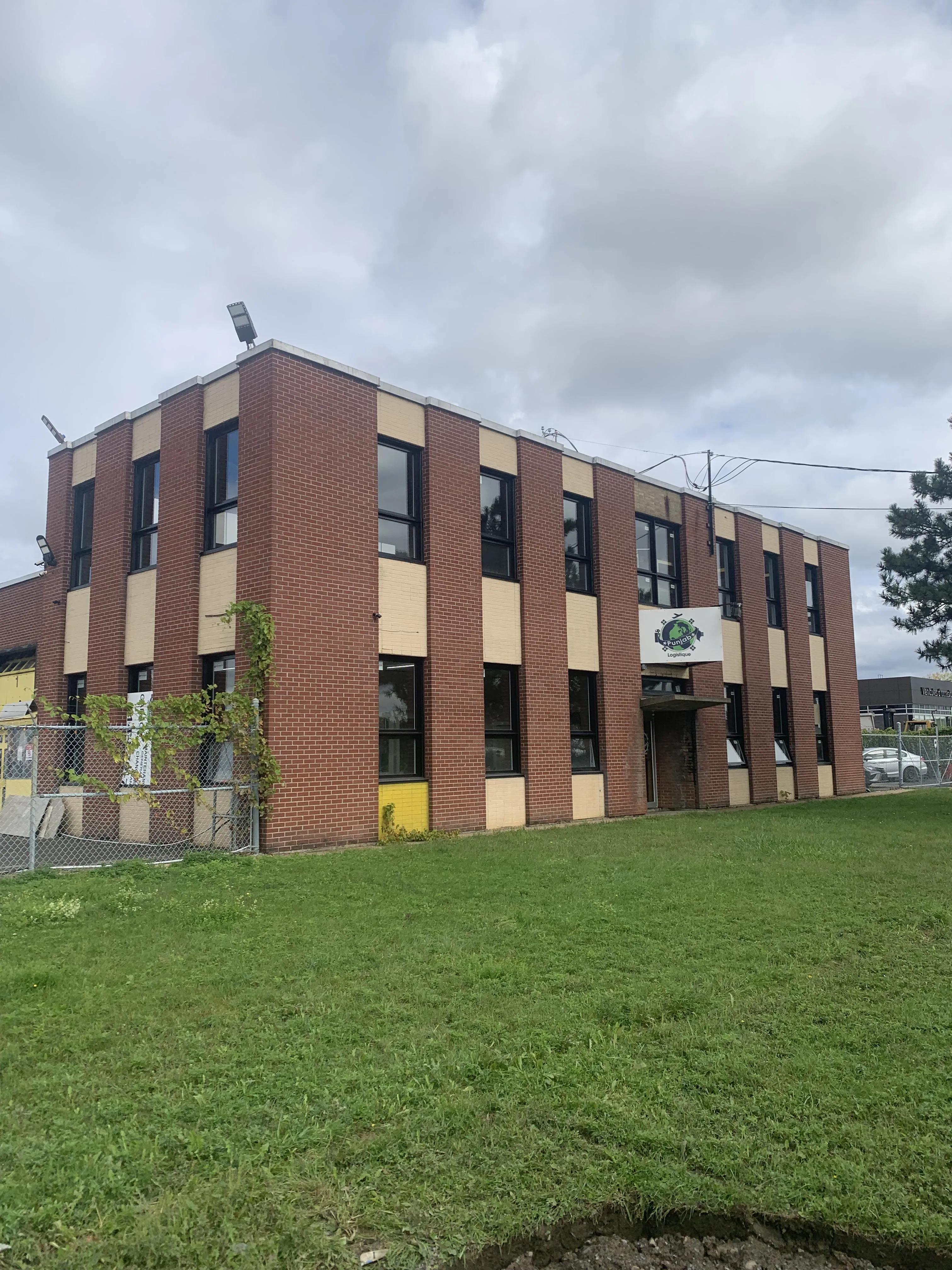 image des fenêtres installées sur l'ensemble du bâtiment