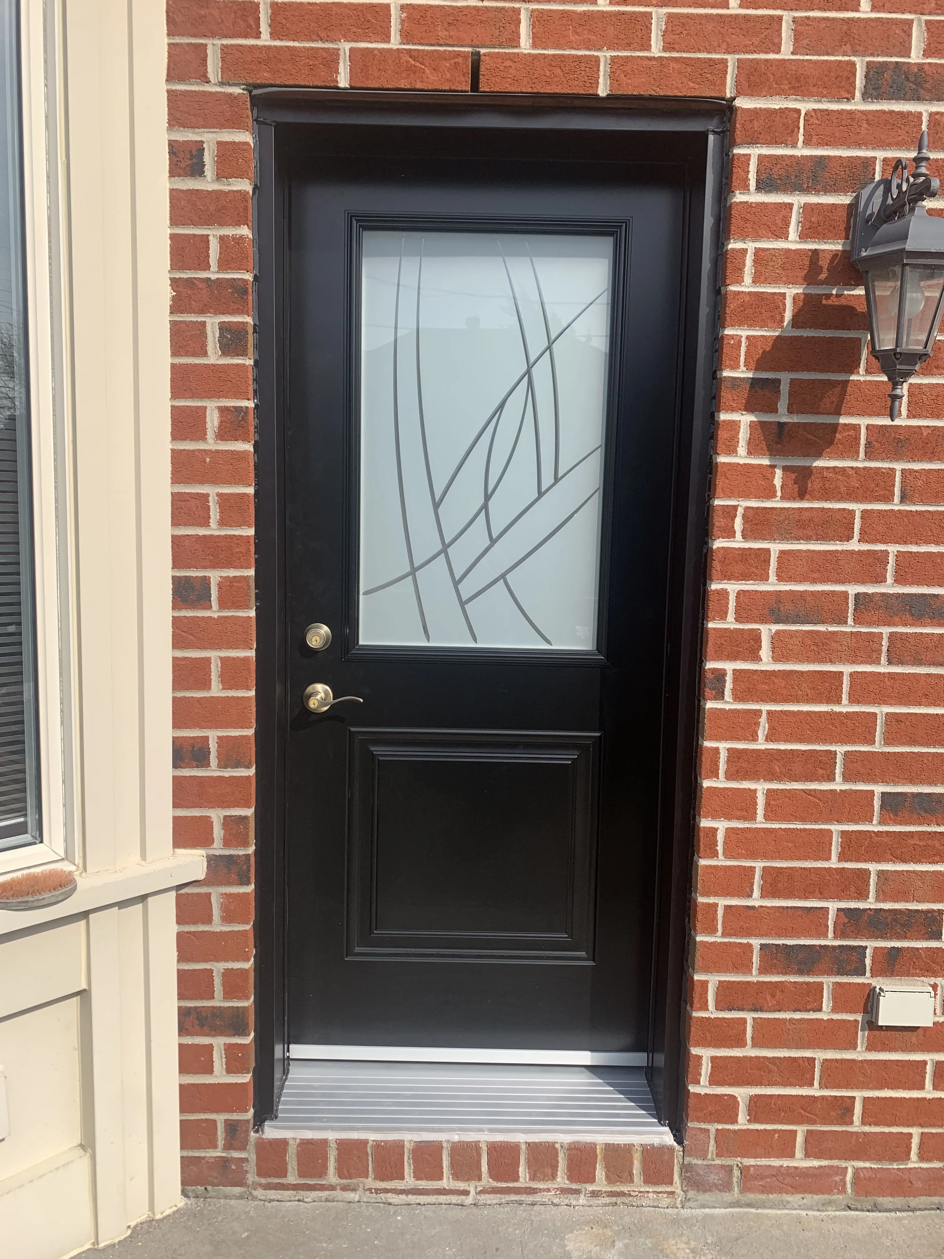 Exterior door replaced by Eco Elite RBQ-licensed team in Quebec