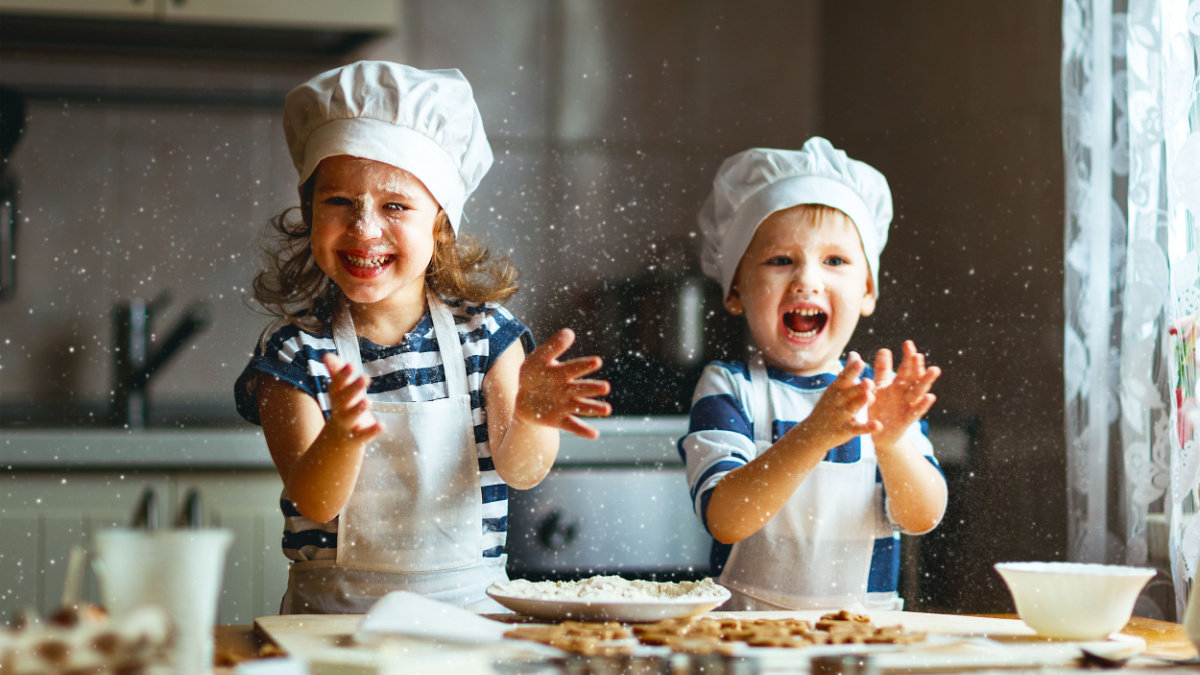 kids baking