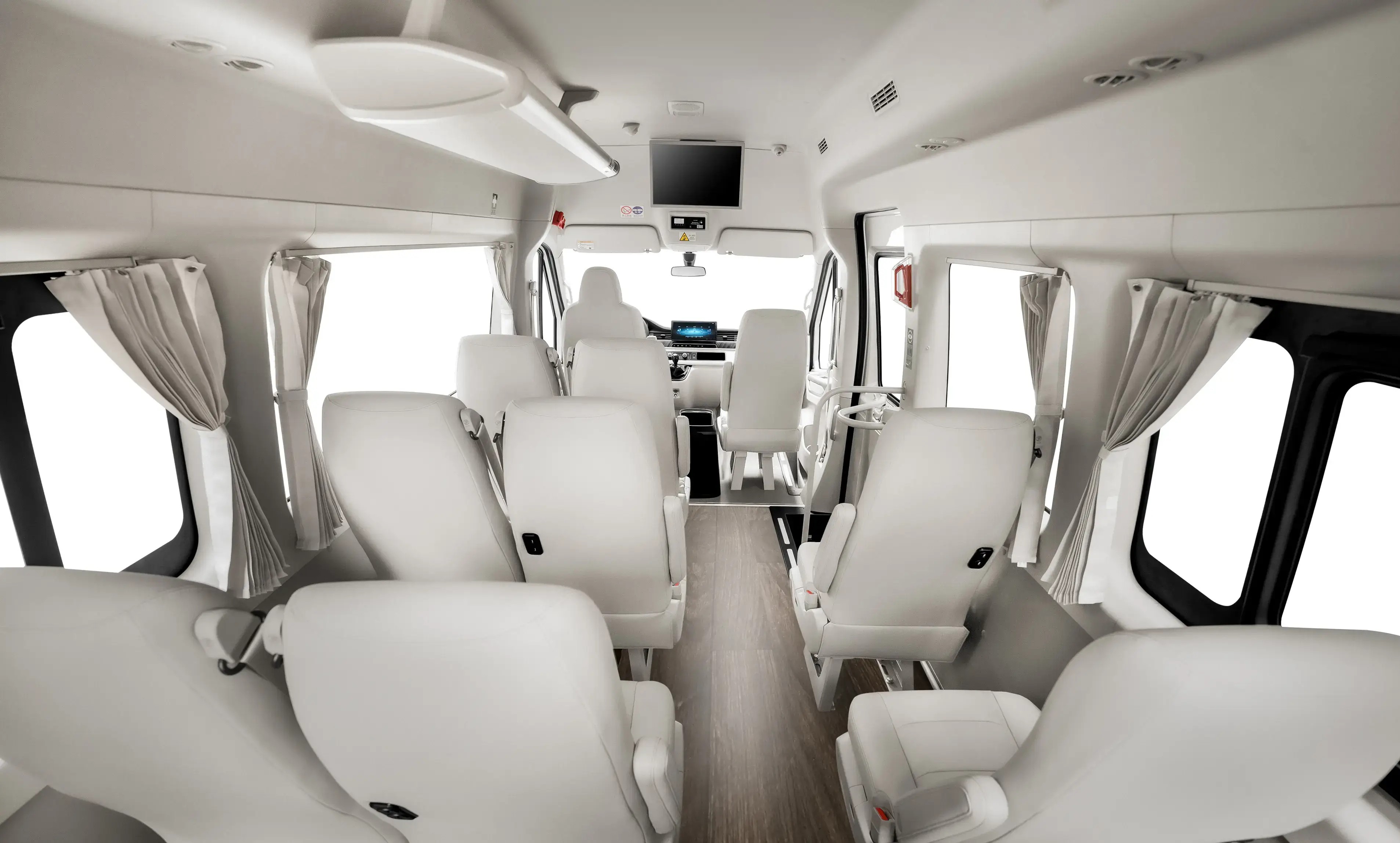 Interior espacioso con asientos confortables, ideal para transportar pasajeros con estilo