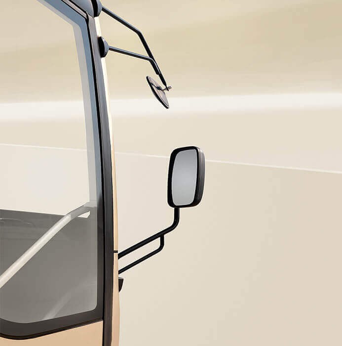 Espejos retrovisores amplios que garantizan mejor visibilidad y seguridad en la conducción.