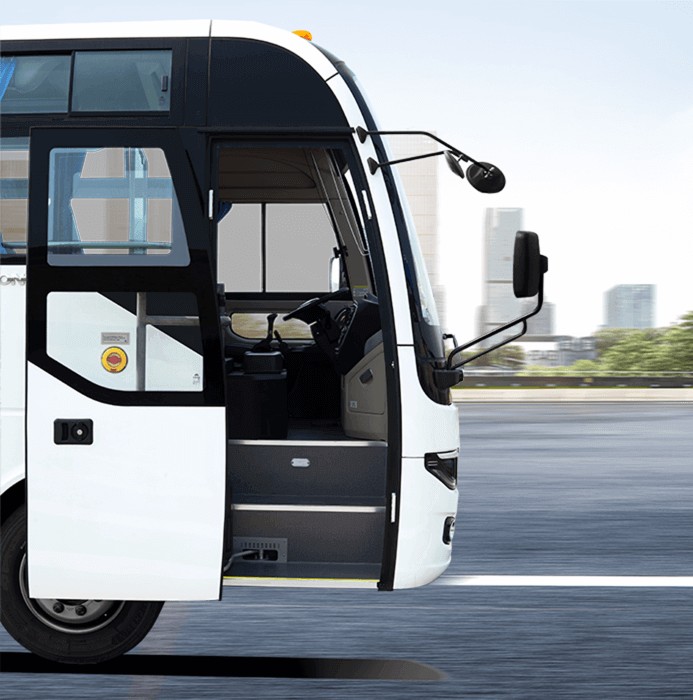 Diseño exterior moderno y aerodinámico, pensado para viajes de turismo cómodos y seguros.