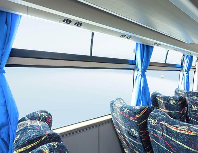 Grandes ventanales, que permiten disfrutar del paisaje durante el viaje.