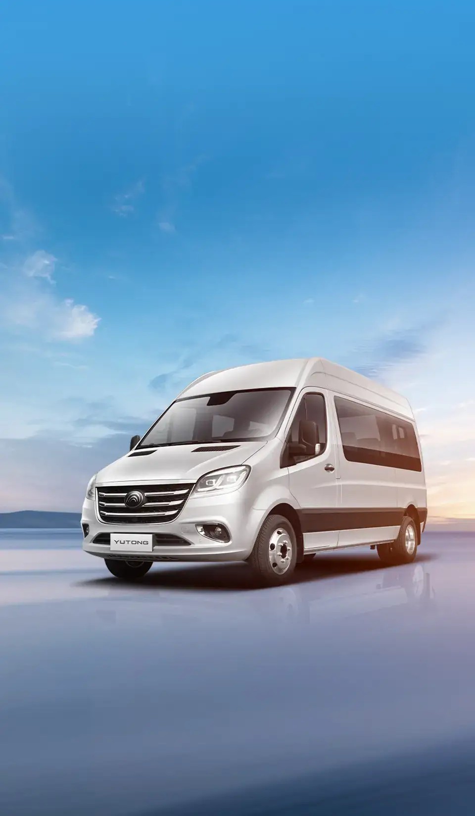 Van V6 de Pasajeros en movimiento