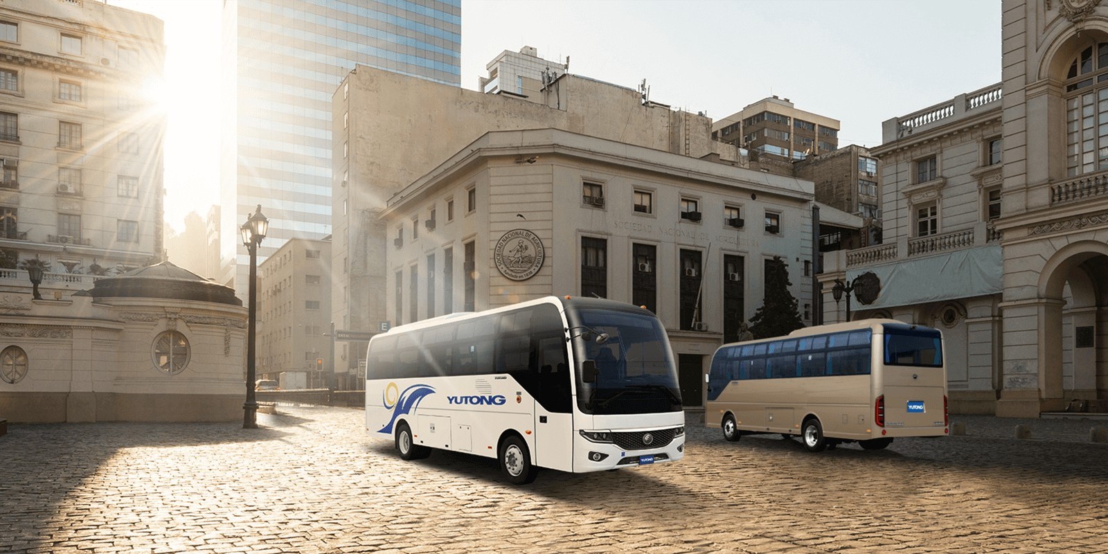 Buses D9 ZK6860 en una plaza central
