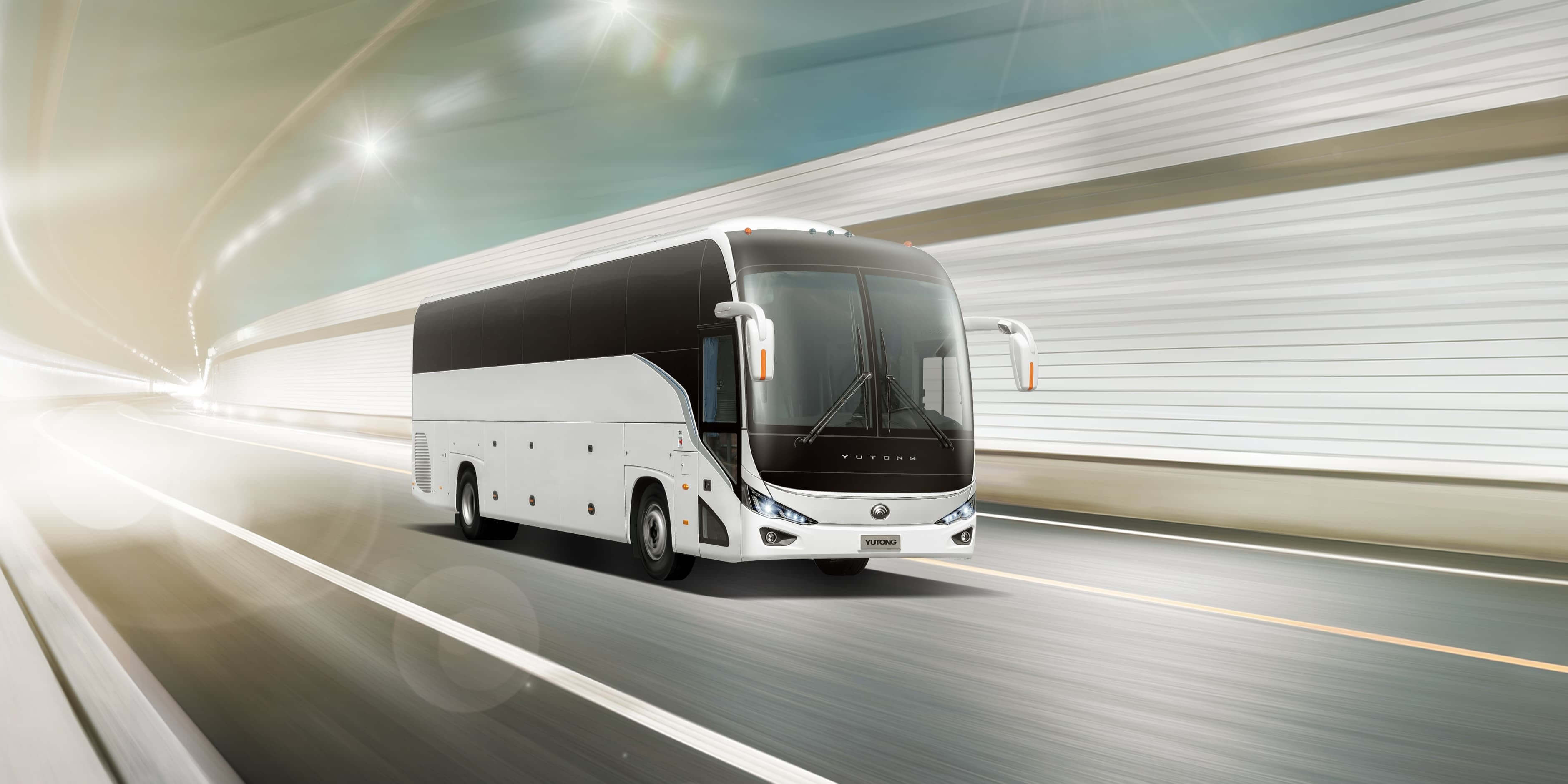 Autobus C13 pro en carretera, como ejemplo de buses interprovinciales