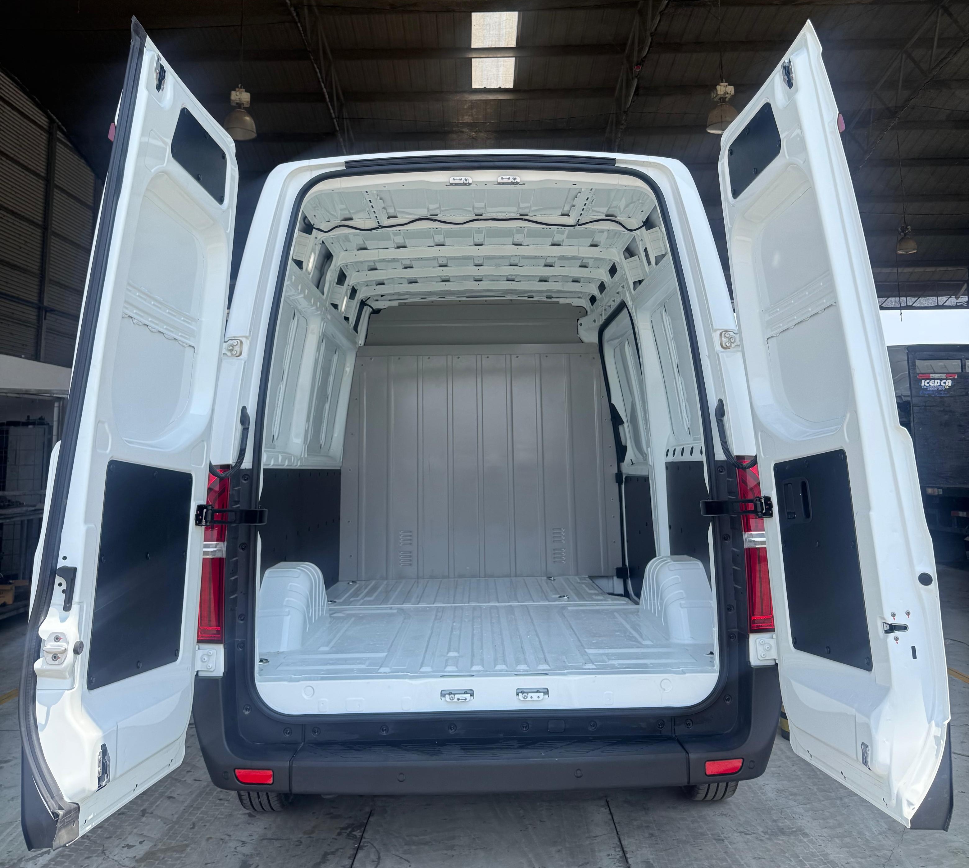 Gran capacidad de carga y versatilidad para adaptarse a las exigencias de cualquier negocio.