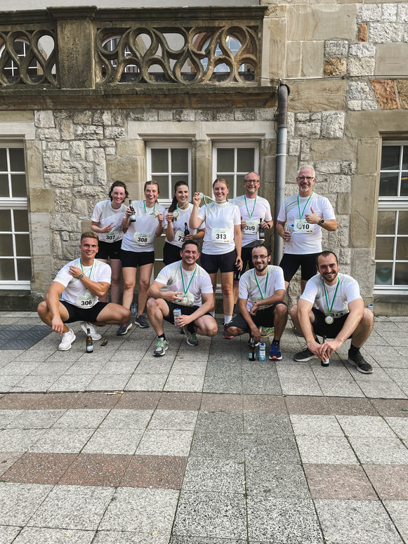 Gruppenfoto nach dem Firmenlauf in Bielefeld
