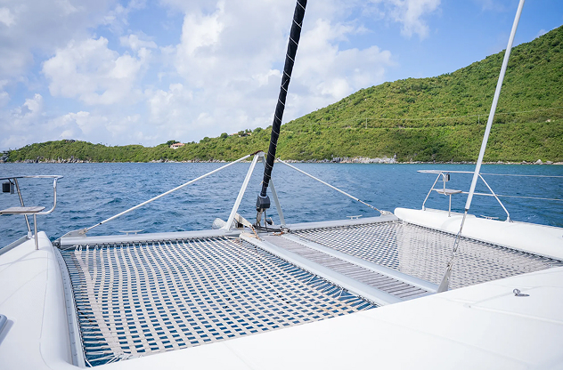 Voyage 480 exterior sailing