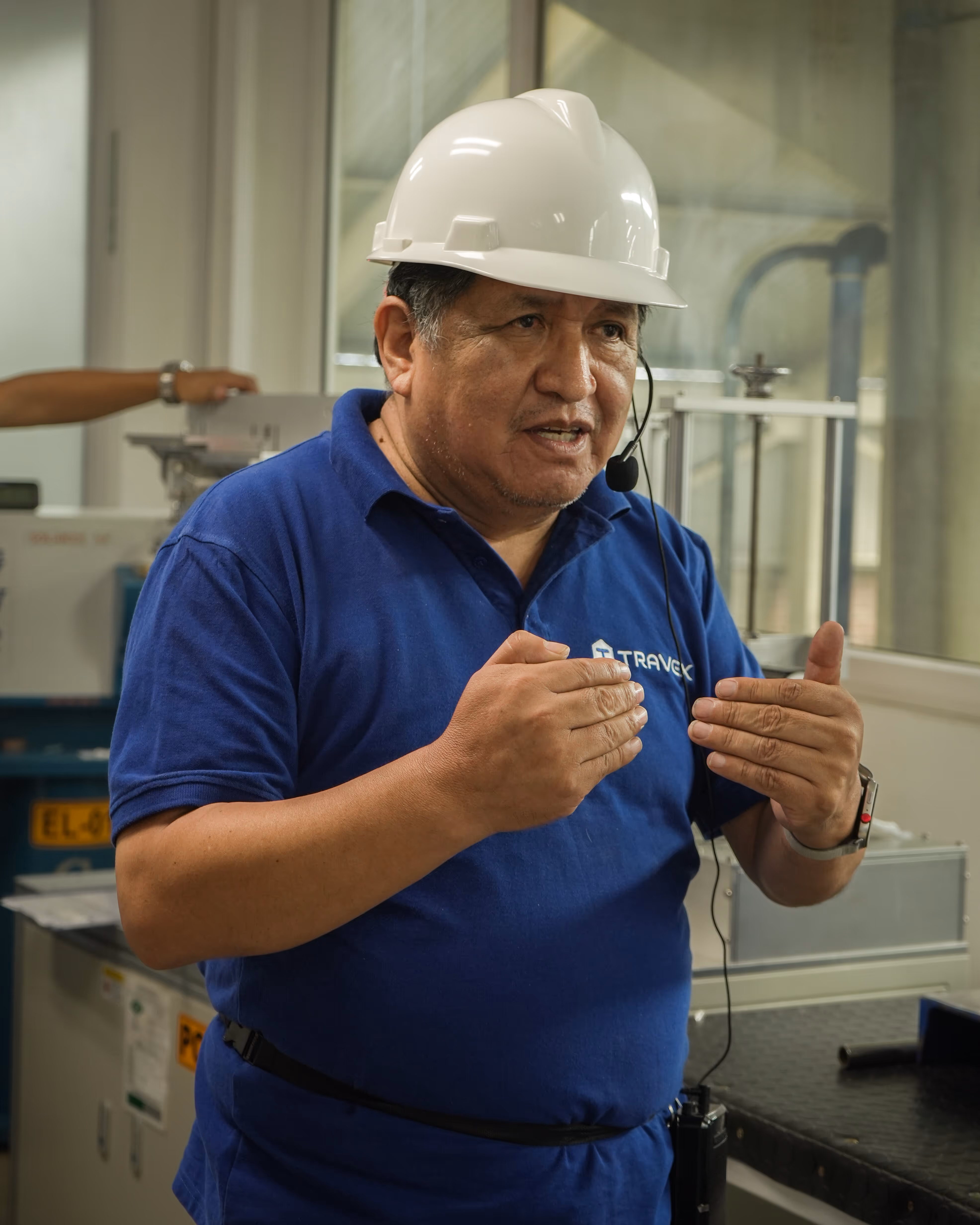 Foto de la persona a cargo del evento con Travex