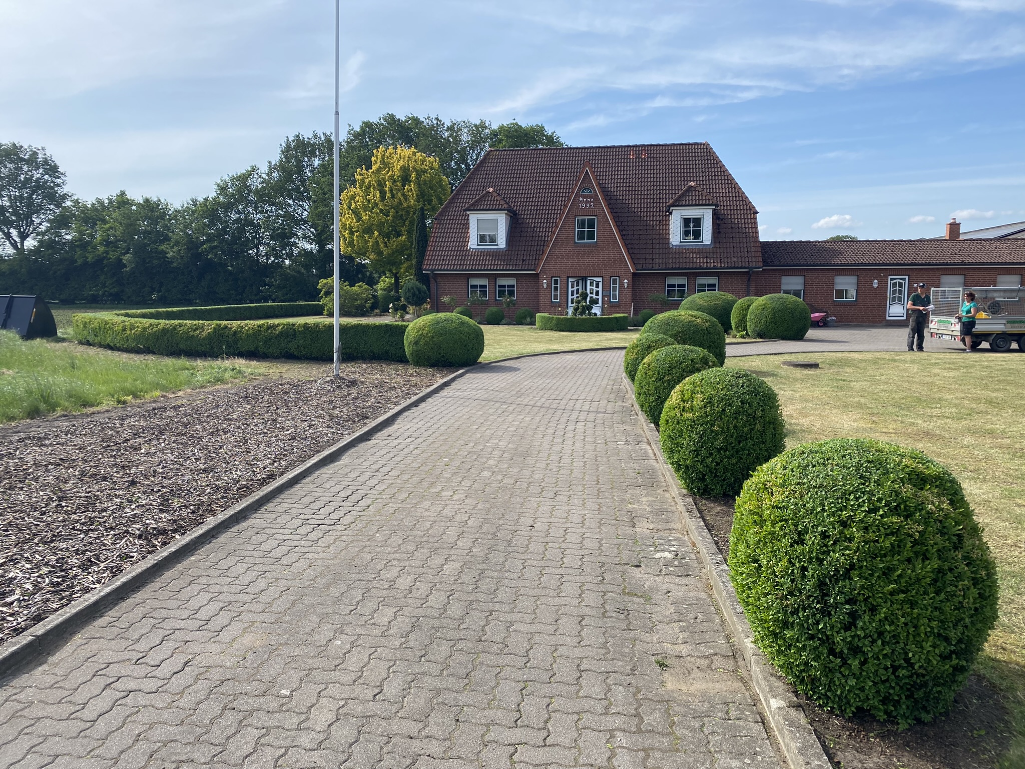 Moderner Garten & Landschaftsbau in Brande-Hörnerkirchen, gepflegte Grünanlagen für Privat und Gewerbekunden