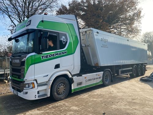 Zuverlässige Containerdienste für Erde, Bauschutt, Grünschnitt und mehr – für Privat- und Gewerbekunden in Schleswig-Holstein.
