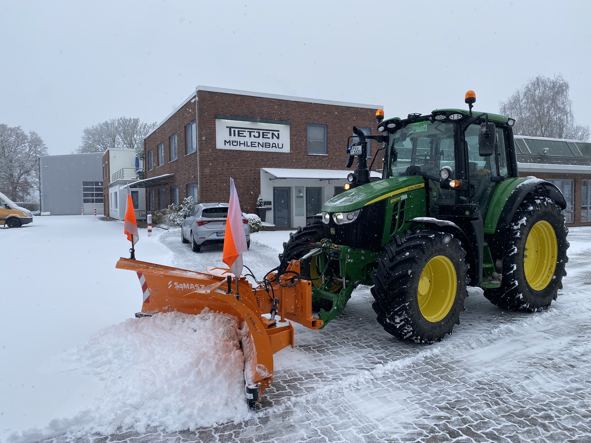 Effizienter Winterdienst in Schleswig-Holstein. Schnelles Schneeräumen & professionelles Streuen für sichere Gehwege und Zufahrten.
